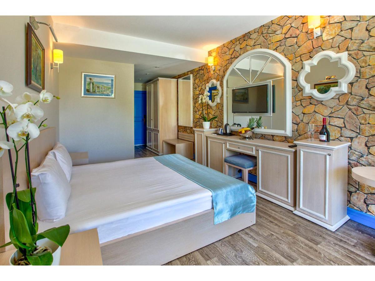 Queen Aphrodite Hotel Karpasa Exterior photo